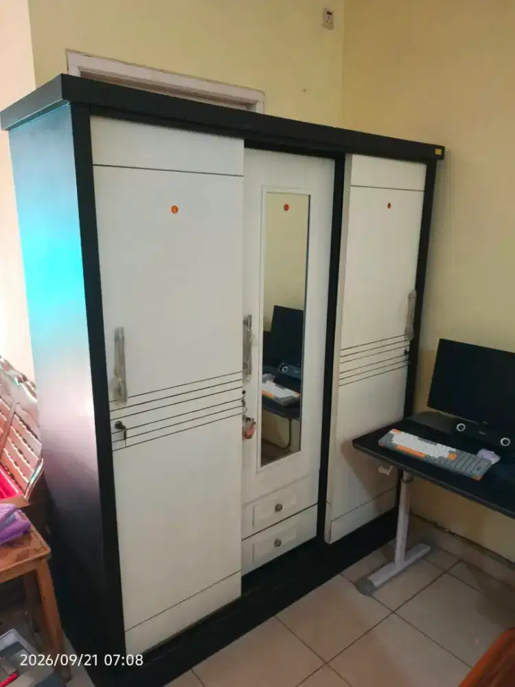 lemari baju 3 pintu