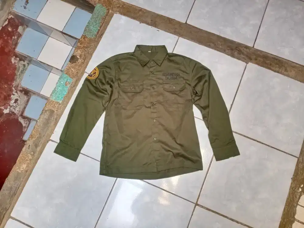 Preloved Kemeja Army lengan panjang size M