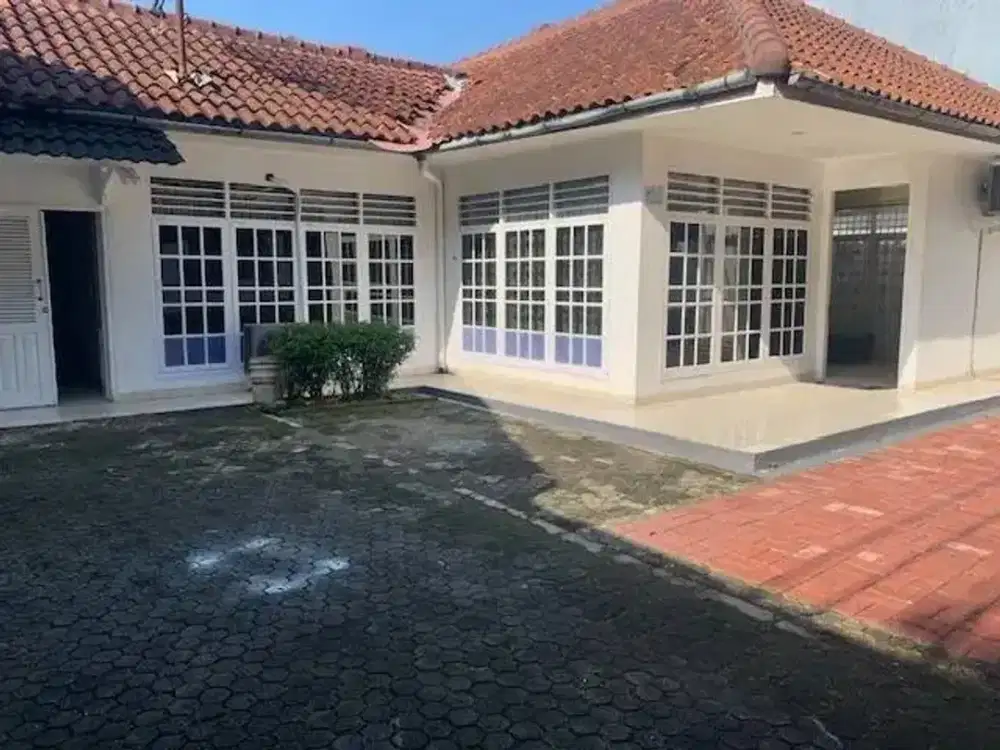 DiSewakan Rumah Luas 1 LT Strategis di  Kebagusan Raya Jakarta Selatan
