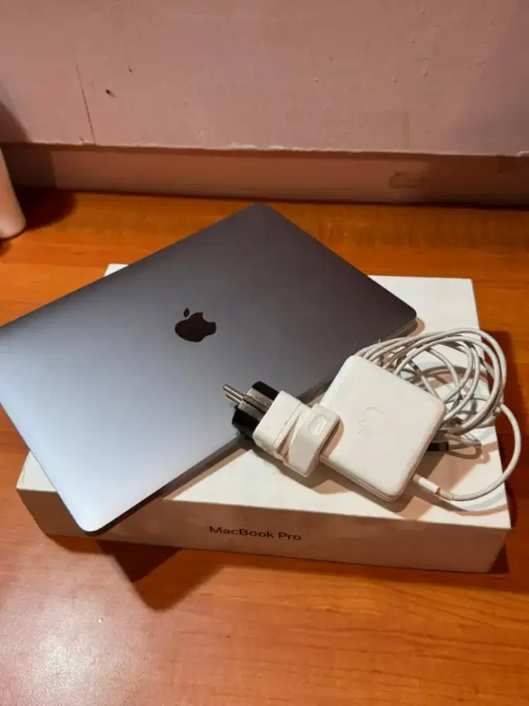 Macbook Pro 2017 13 inch,8/256