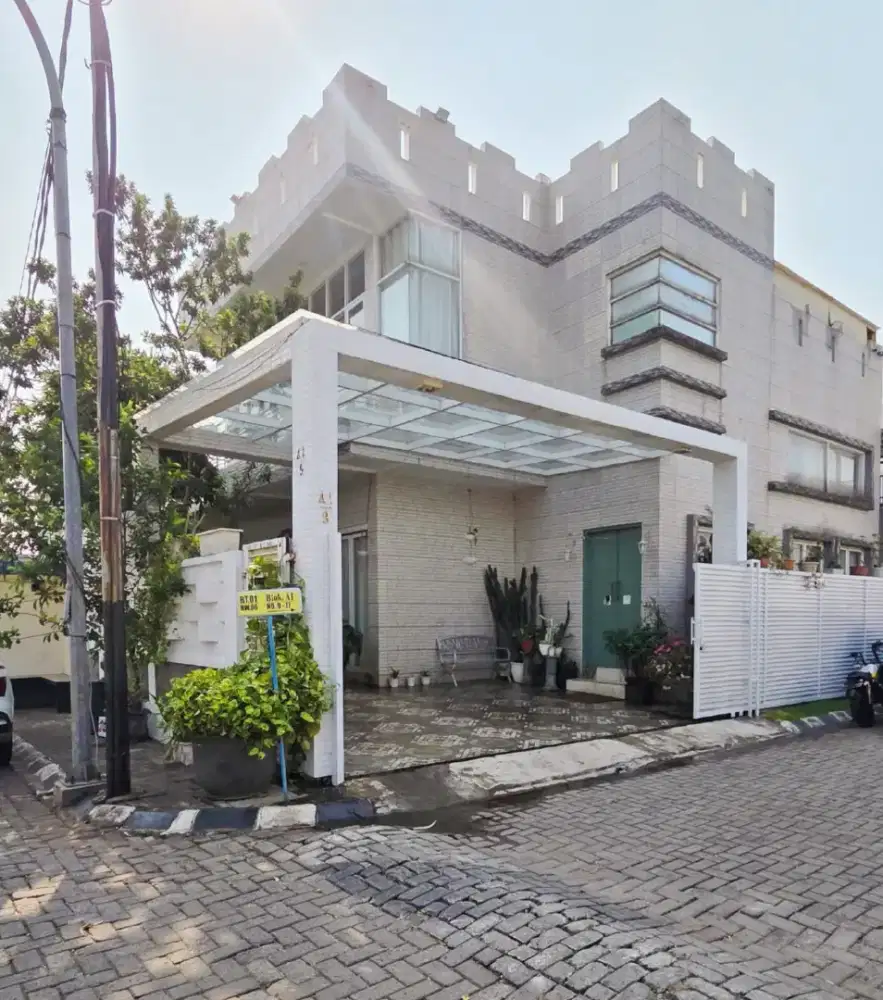Rumah unik, modern, asri, full furnished - Lokasi strategis