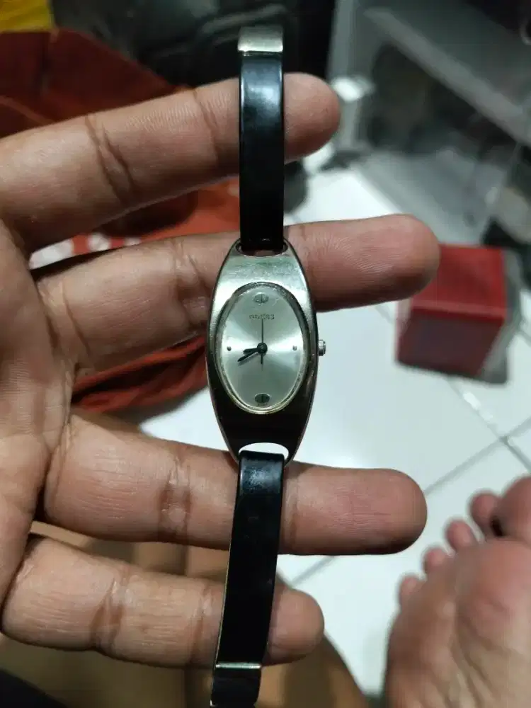 Jam Tangan Cwe merk Guess original Japan