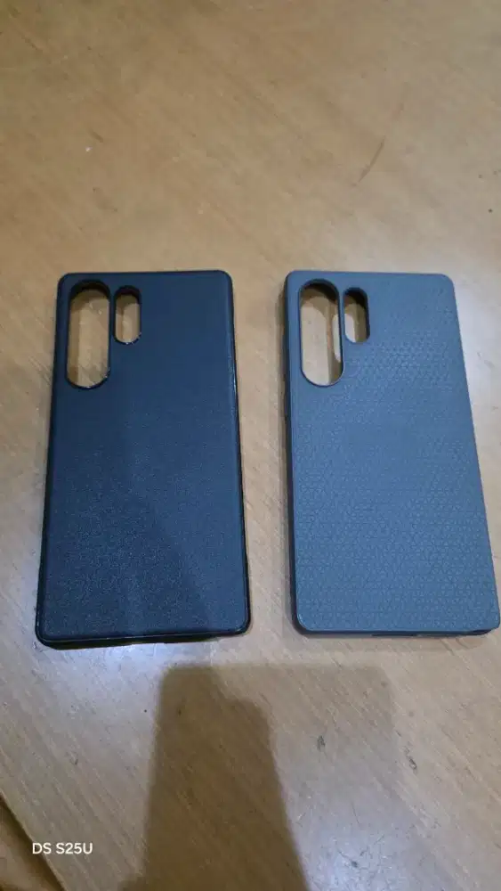 Ringke Onyx Black dan Spigen Liquid Air kondisi 90% Samsung S25 Ultra