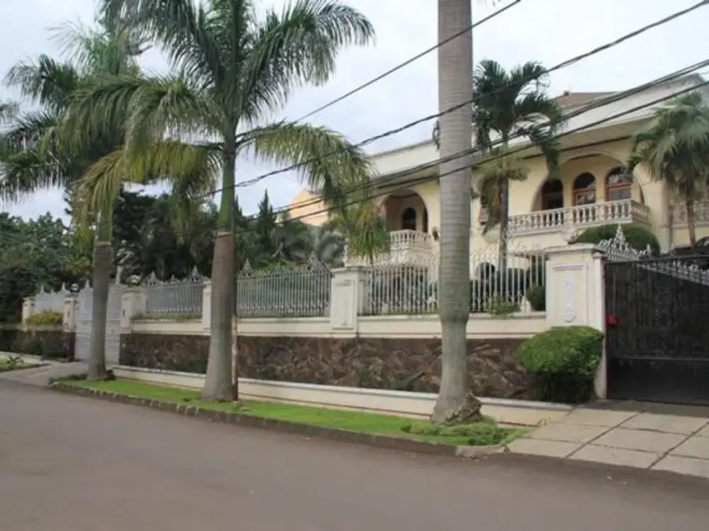 Dijual rumah luas besar di Tubagus Ismail bandung