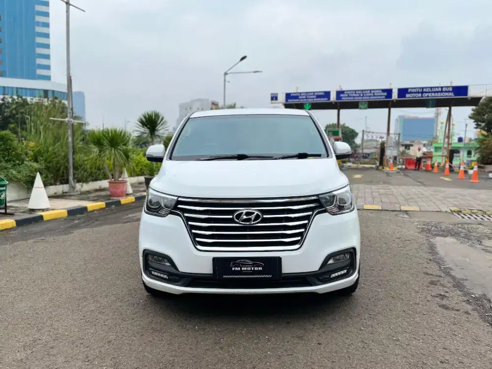 Hyundai H-1 H1 royale 2019 diesel At, km 77 ribu, pajak panjang