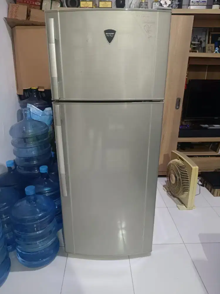 lemari es 2 pintu sharp