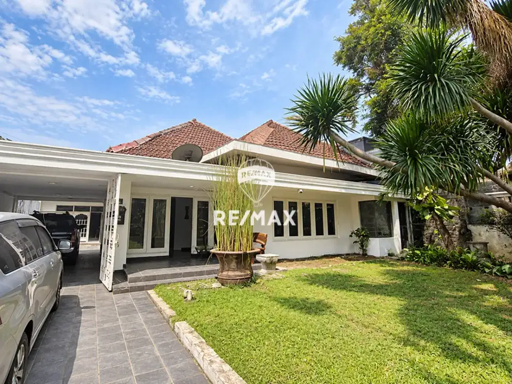 DIJUAL DAN DISEWAKAN RUMAH MEWAH ANTIK HALAMAN LUAS LOKASI MENARIK DI MENTENG JAKARTA PUSAT