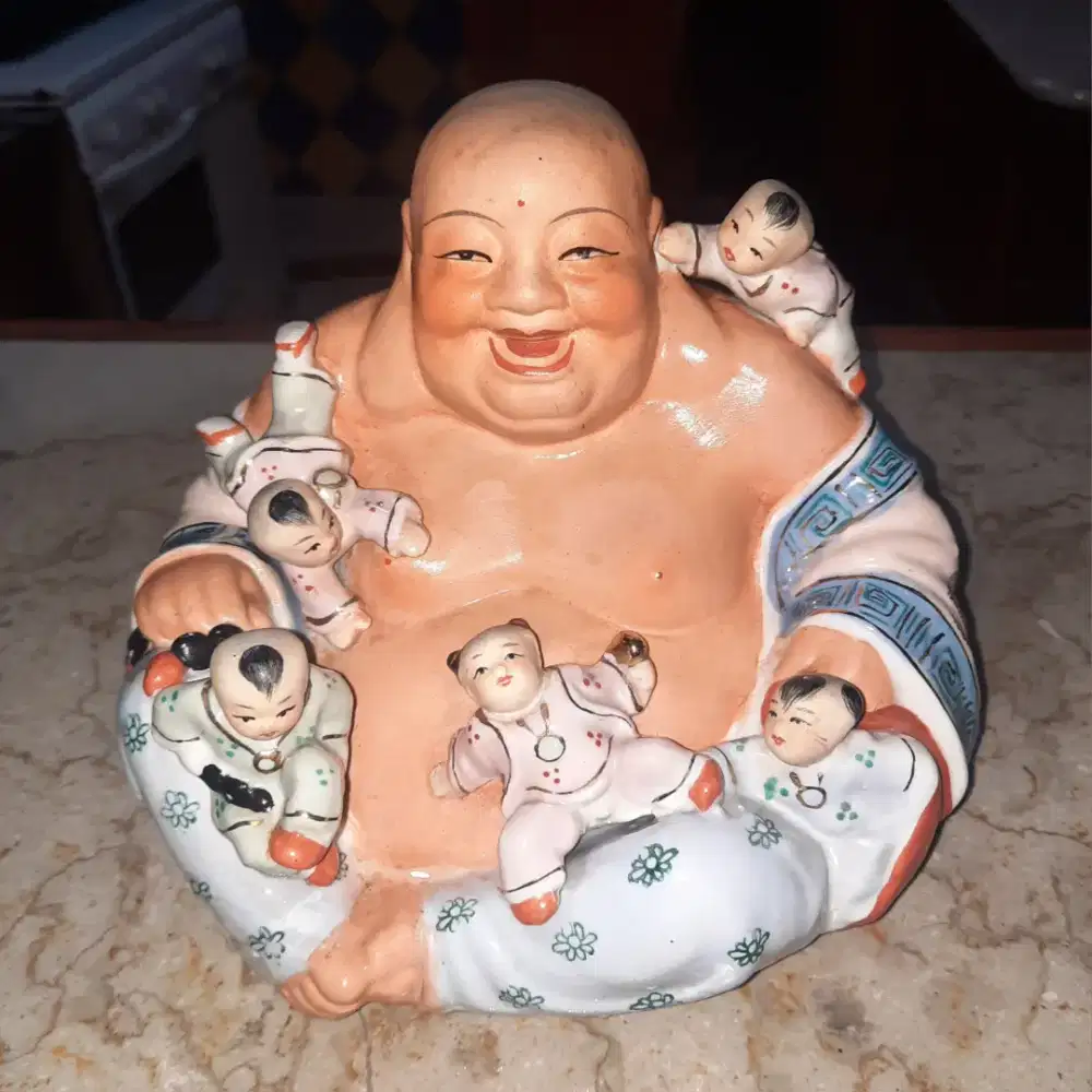 Koleksi Patung Keramik Buddha Tertawa dengan Lima Anak