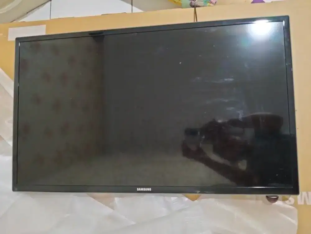 Dijual 1 unit TV Samsung 32inch, kondisi baik, remot lengkap,