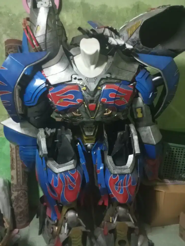 Dijual kostum robot Optimus prime