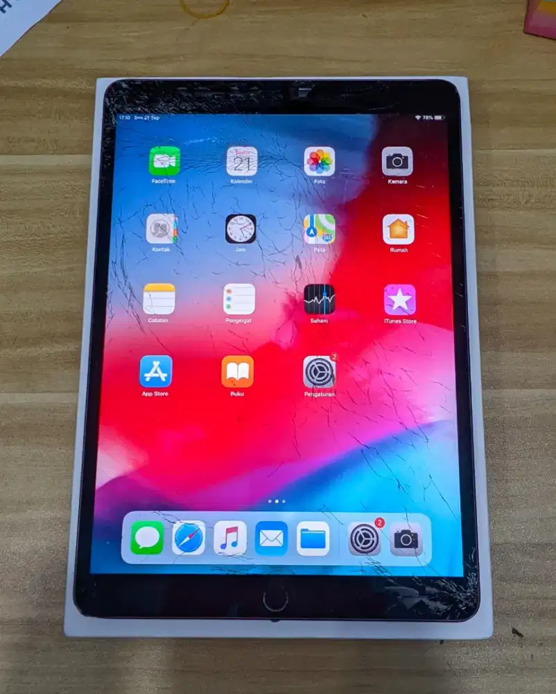 Ada retak bekas jatuh  iPad Air3 64gb fullset