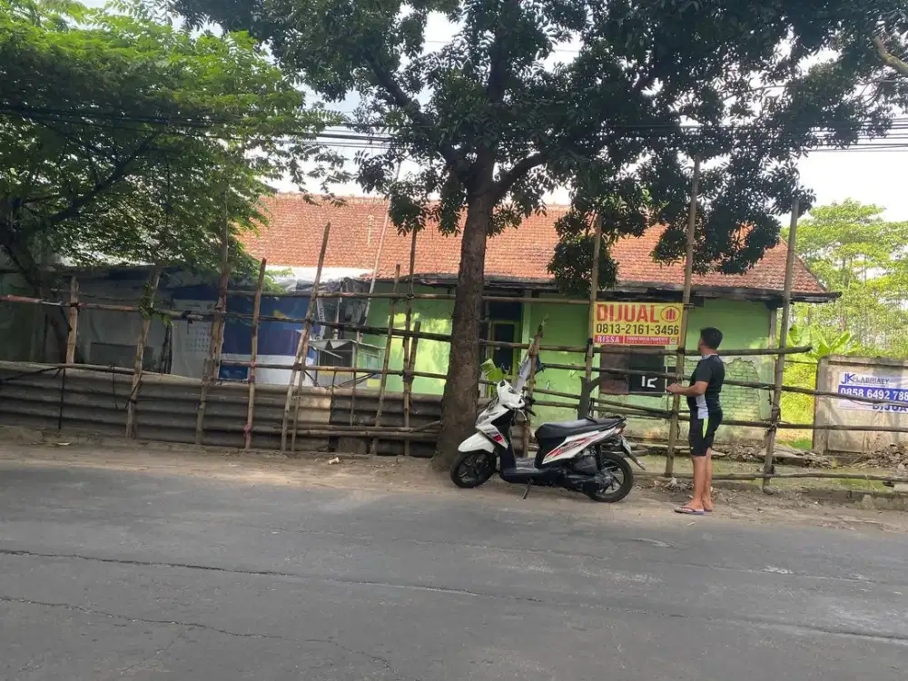 Dijual rumah lama hitung tanah cocok utk usaha di golf Raya Cisaranten