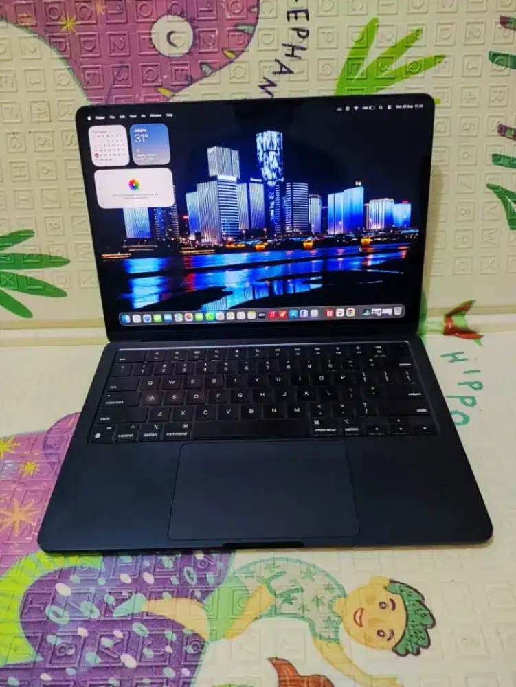 MacBook Air Retina 13 inch 2022 Chip Apple M2
Ram 8 GB
SSD 256 GB