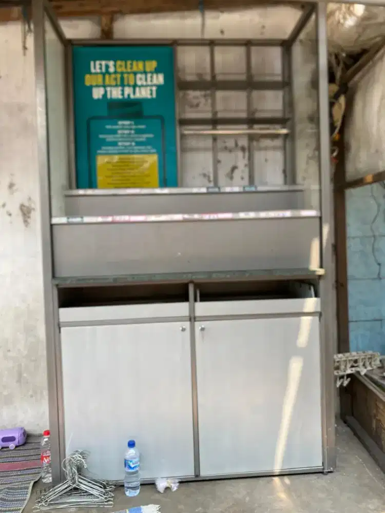 Rak meja bekas jual kosmetik