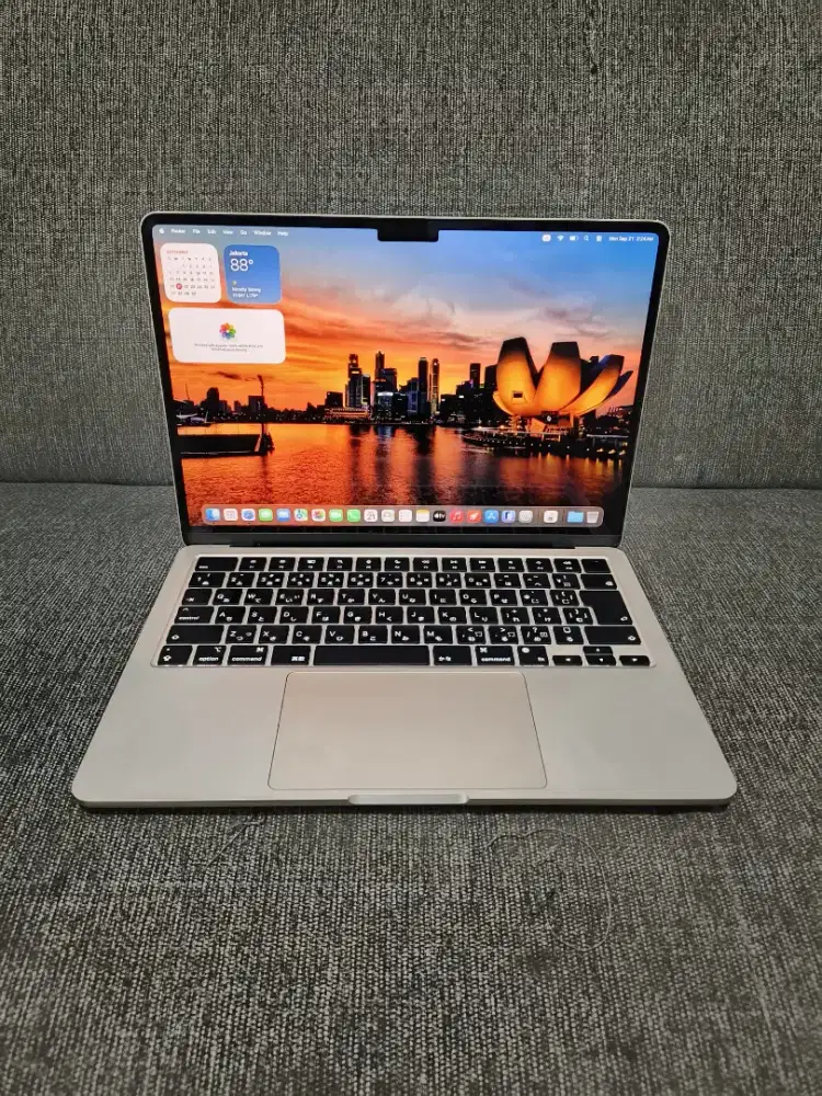 MacBook Air M2 Liquid Retina 13-in 2022
Chip Apple M2
Ram 8 GB/ 256 GB