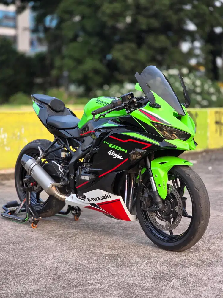 Kawasaki ZX25R ABS With Leovince