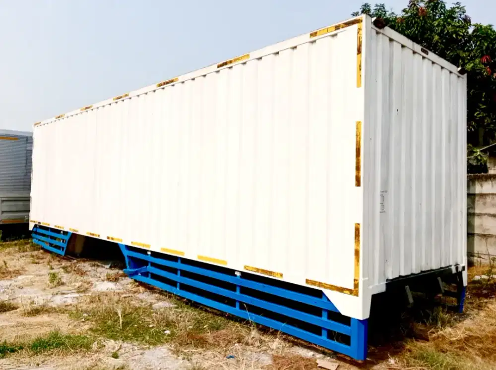 9.7meter MURAH Box Besi bok tronton 6x2 ud trucks nissan engkel 6x4