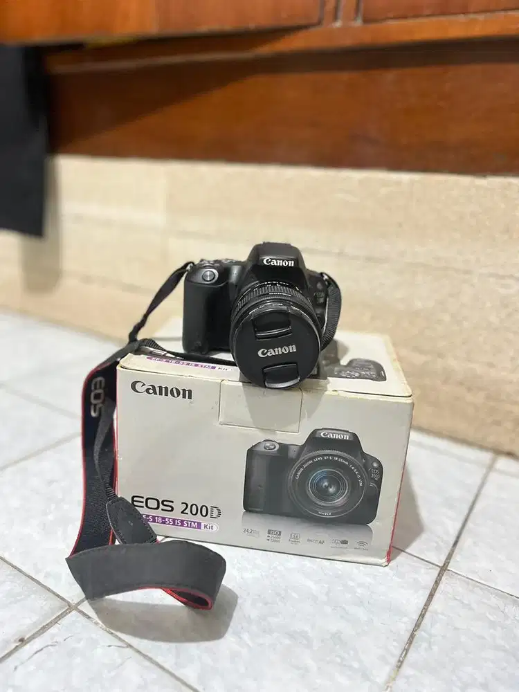 CAMERA CANON EOS 200D