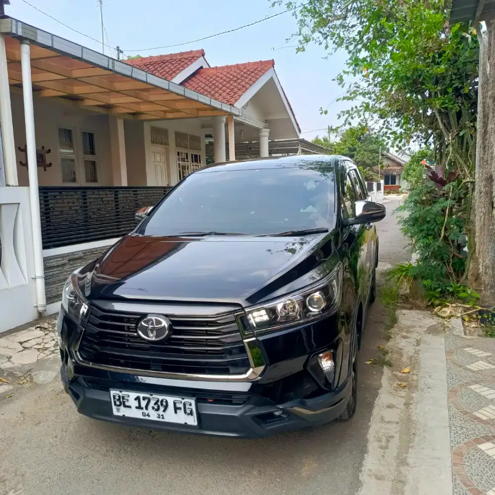 Innova Venturer Diesel Matic 2021 Low Km
