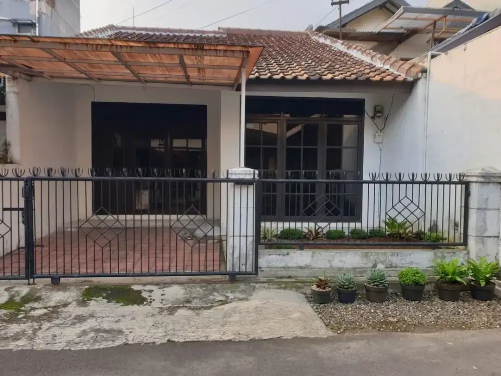 Rumah 1 Lantai Strategis di Komplek Sarijadi Dekat Setra Sari