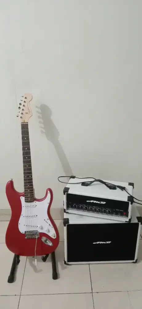 gitar squaier stratocaster debut series+amplifier amb