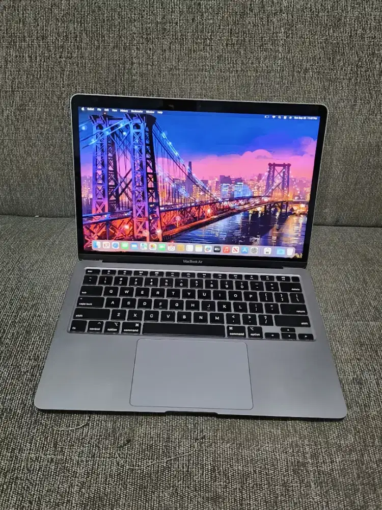MacBook Air retina  13in 2020
Intel Core i3
Ram 8 GB
SSD 256 GB