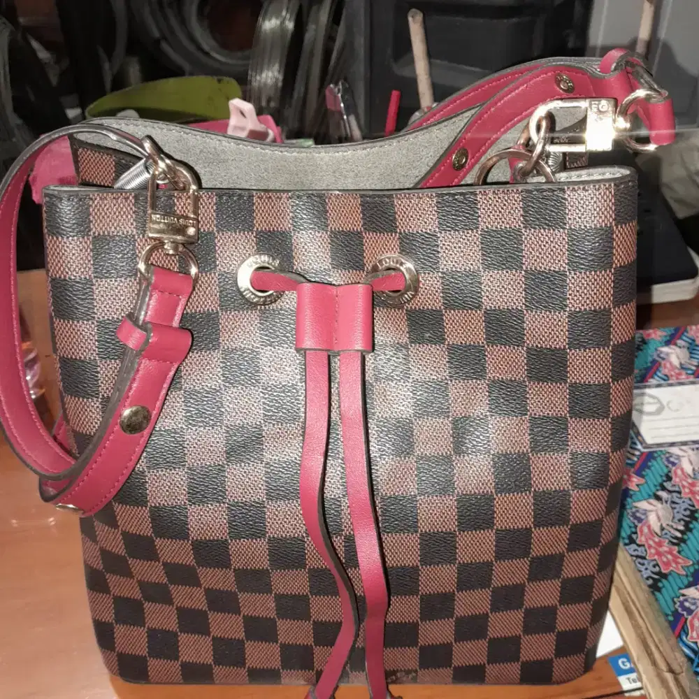 Tas LV cantik ada take label