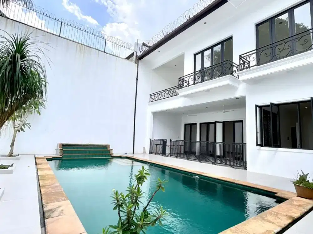 Disewakan Rumah Mewah di Dharmawangsa, Rp. 1.2 Milliar / Tahun, 4 KT, Super Mewah, Private Pool, 500 Meter