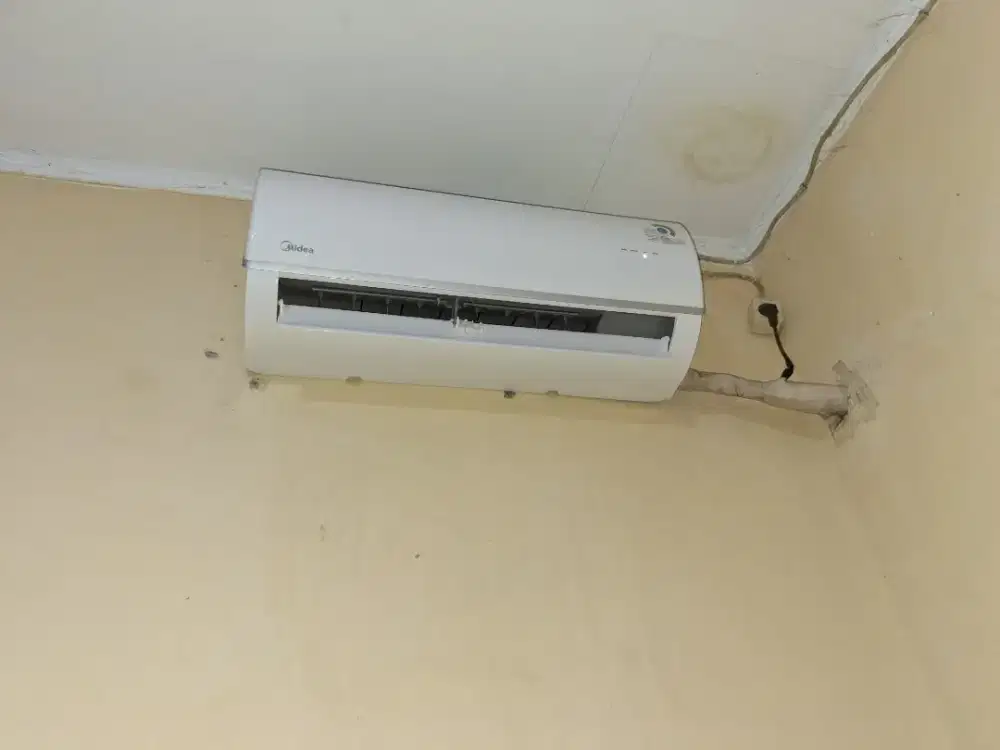 Forsale Unit only AC Midea 1/2 pk