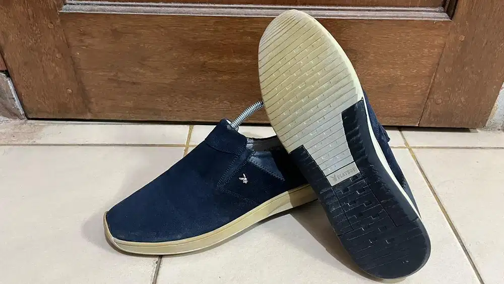 Casual slip on playboy