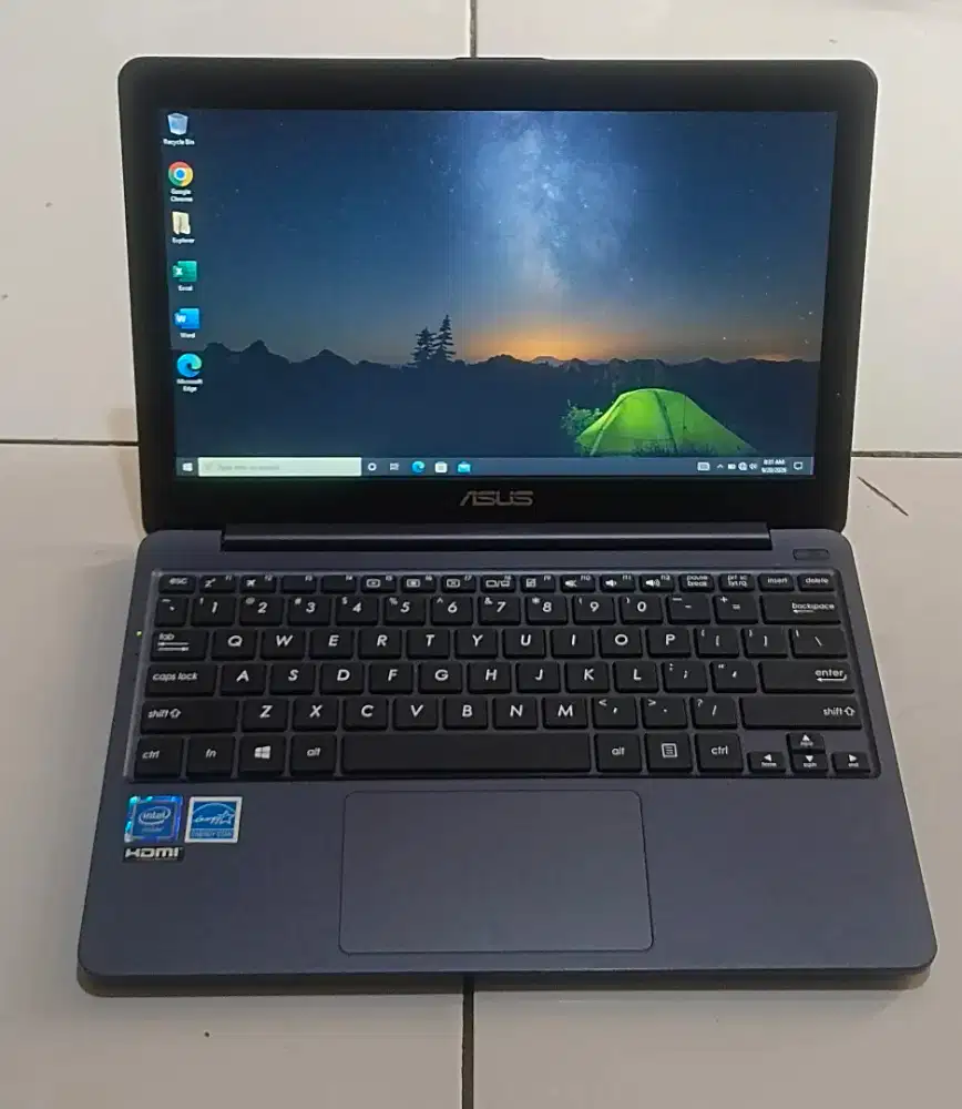 Dijual laptop Asus vivobook E203M mulus seperti baru, SSD 128gb