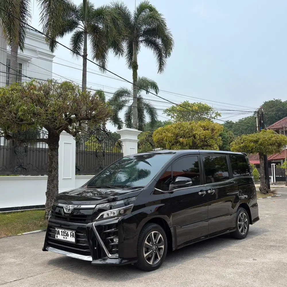 Toyota voxy limited sunroof 2018 murah