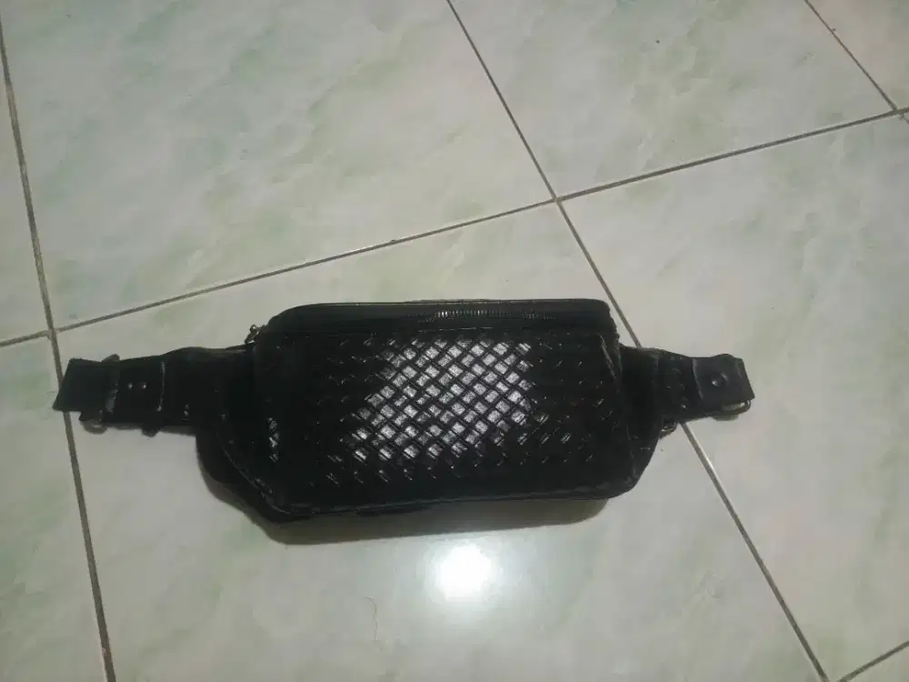 Tas selempang kulit asli