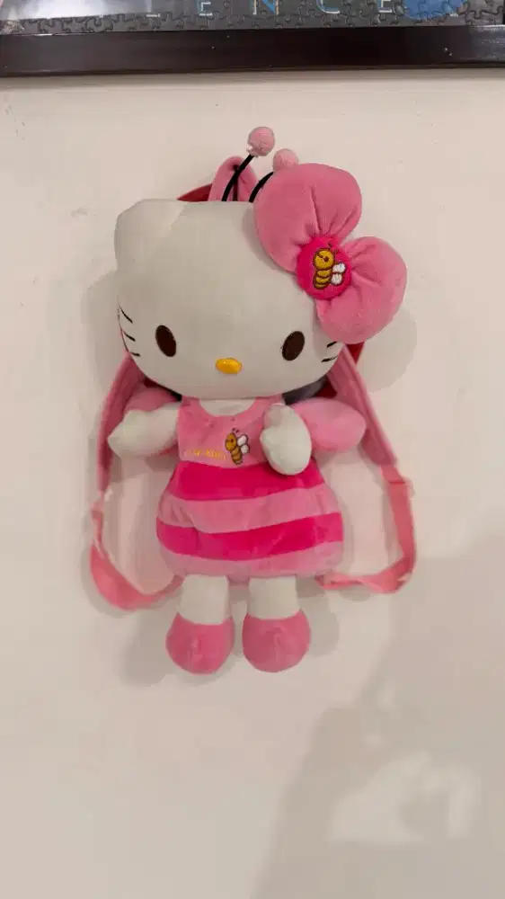 Tas berbentuk boneka Hello Kitty