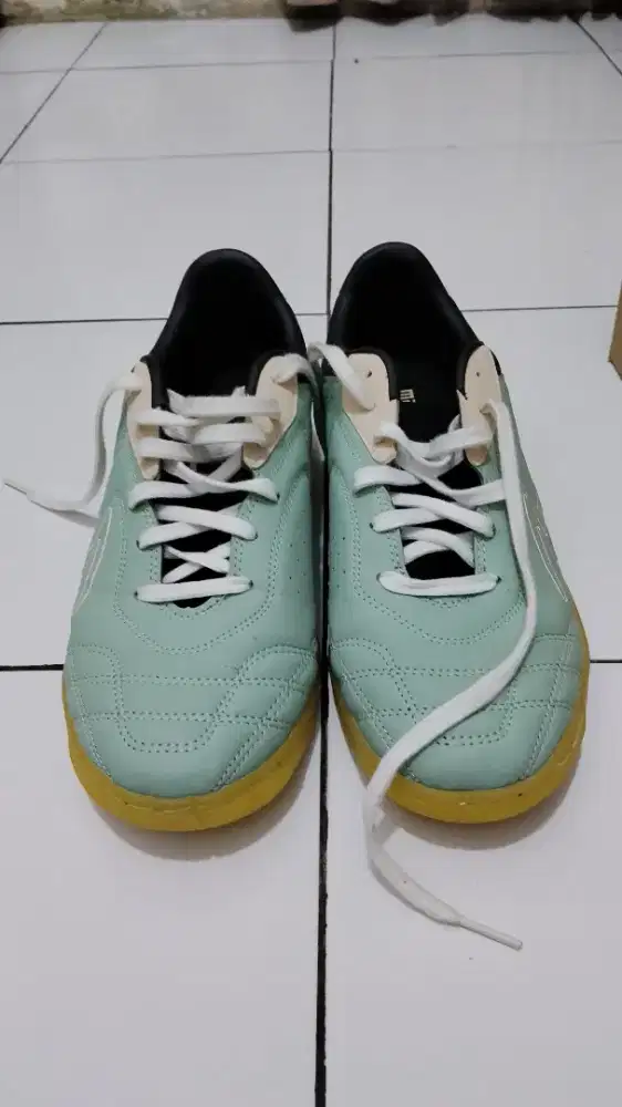 Sepatu futsal SPECS matasala size 42 fit ke 41