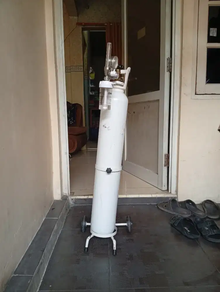 Tabung oksigen + regulator + dudukan