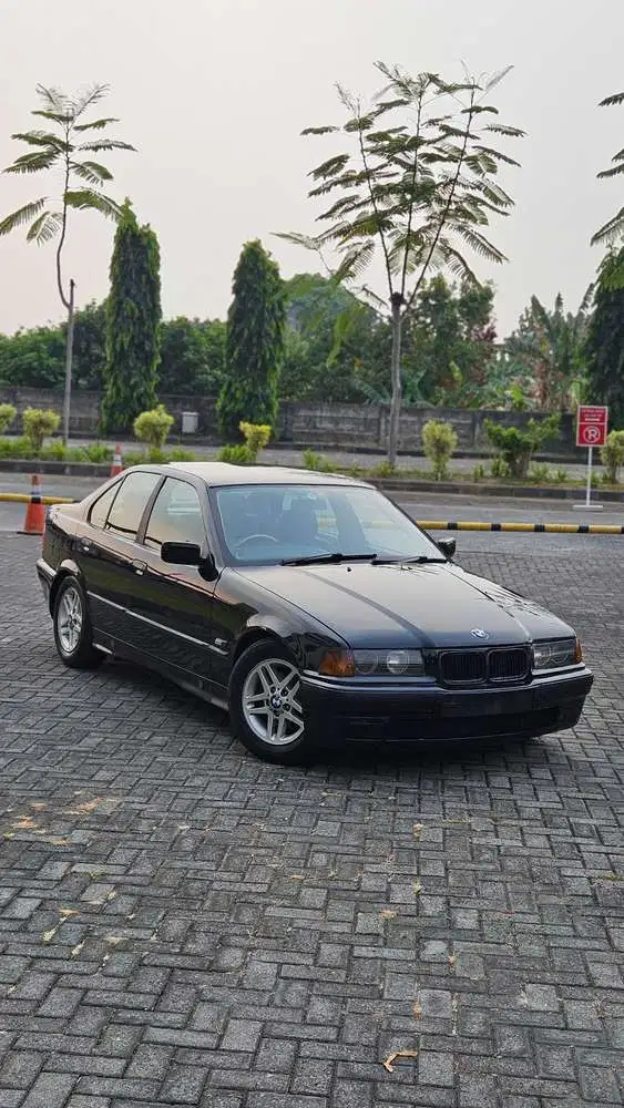 BMW 320i 1994 Bensin