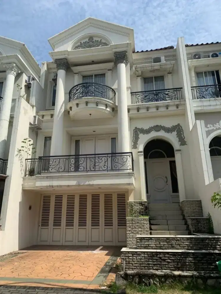 Dijual Rumah Minimalis Terawat Pakuwon City