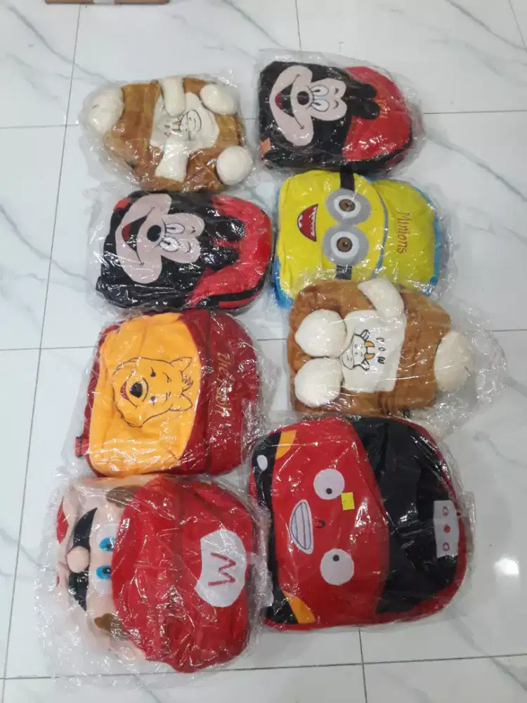 Tas punggung motif boneka