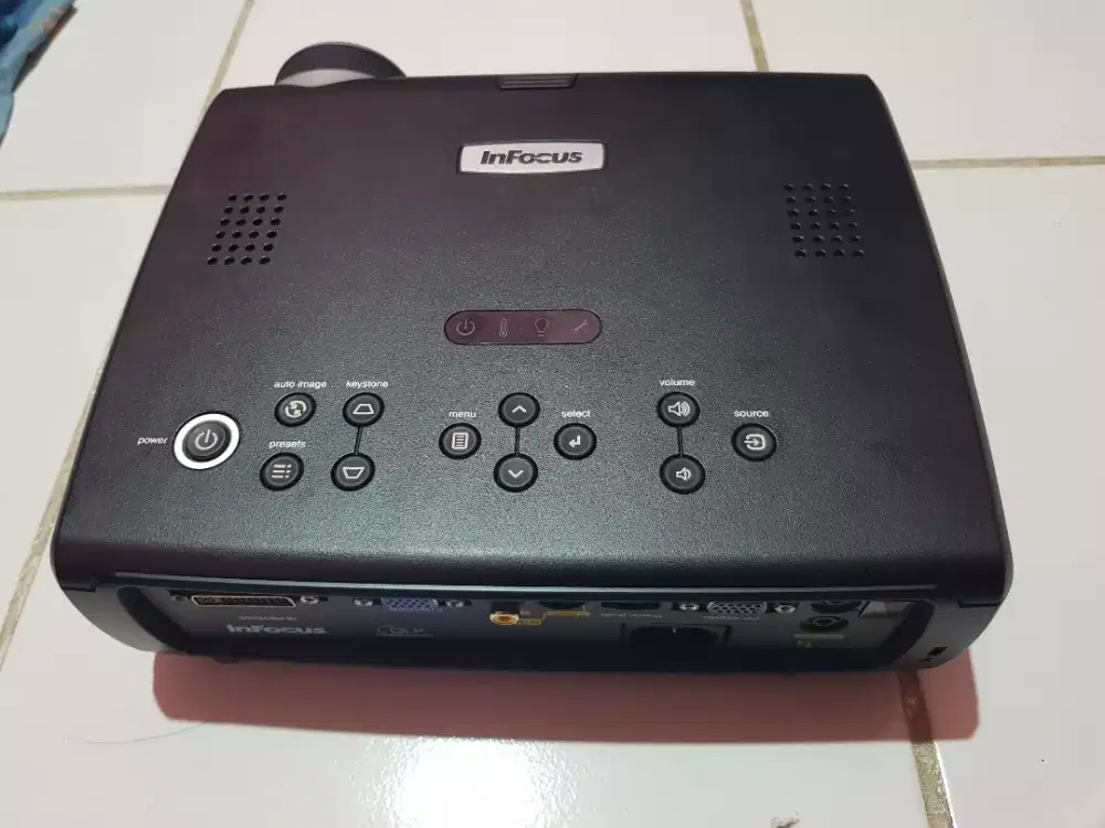 Proyektor InFocus IN36 DLP XGA 3000 tipe W360