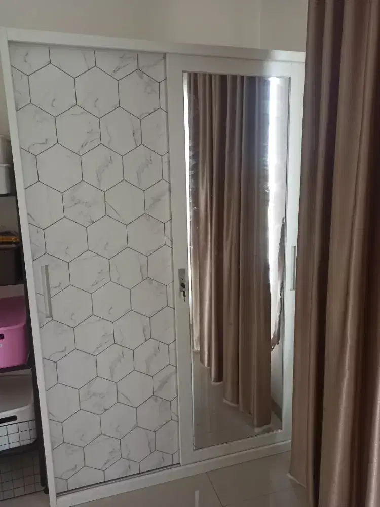 Lemari besi pakaian pintu geser marble(Selma Alexis)