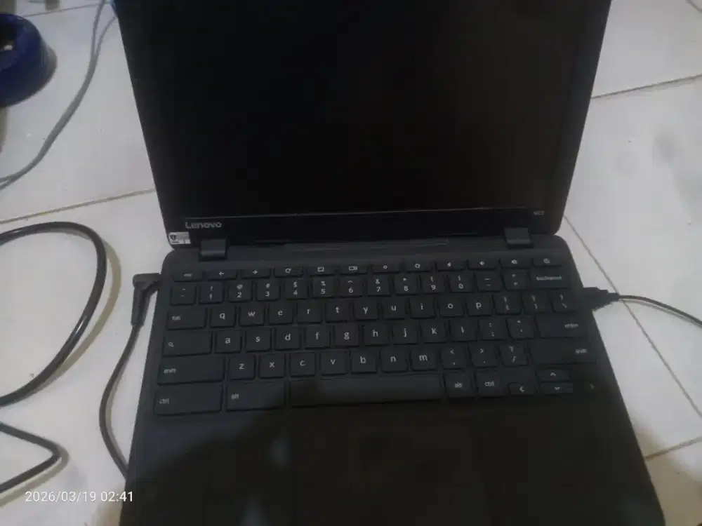 Jual cepat laptop Lenovo N22 warna hitam