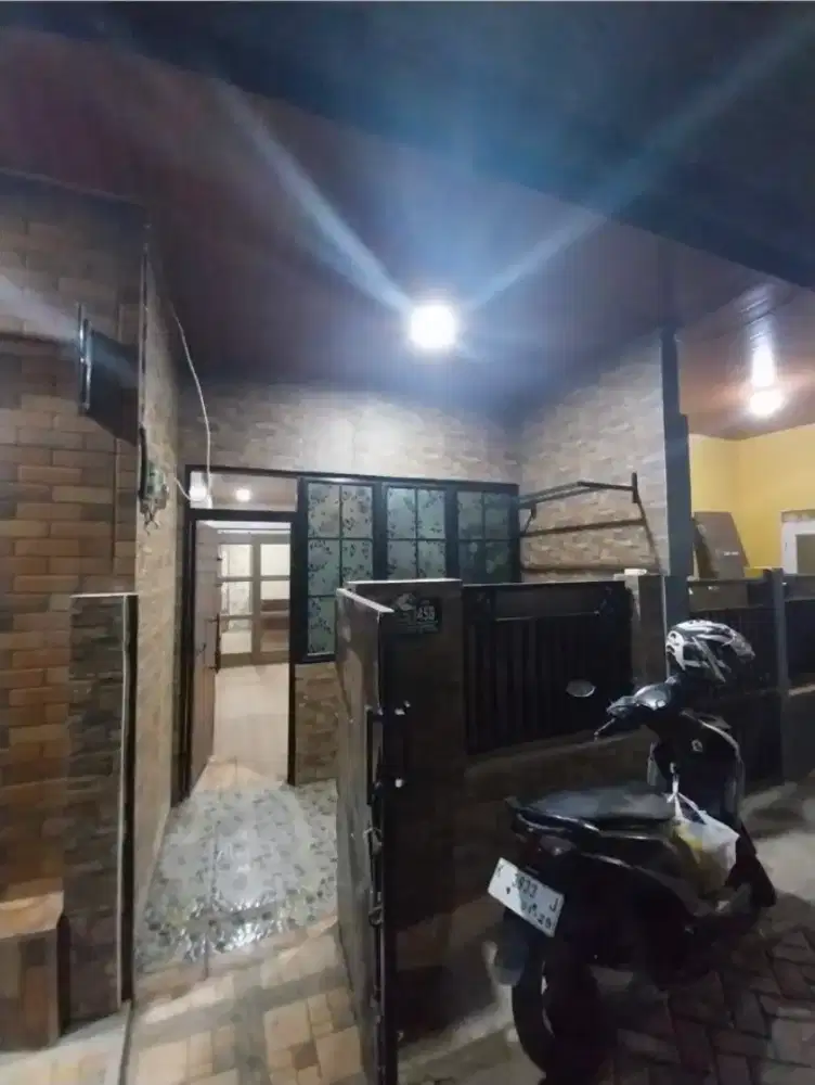 DISEWAKAN RUMAH KONTRAKAN LUXURY SEMI APARTEMENT DI CILEDUG TANGERANG