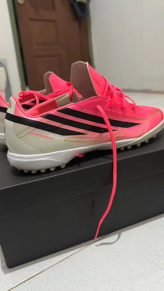 Baru sekali pakai Adidas F50 Hyperfast super ringan !