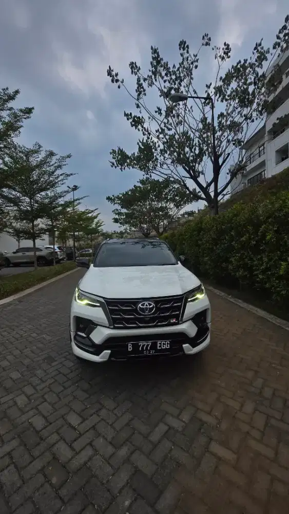 Dijual Toyota Fortuner 2.8 GR Sport 4x2 AT Diesel 2022 Putih