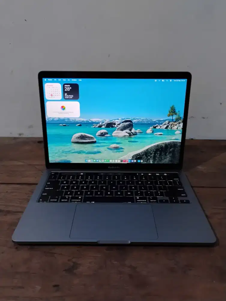 Macbook Pro 13 Inch 2020 i7 32gb/1tb Touchbar