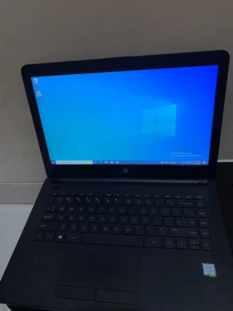 Di jual cepat laptop merek hp prosesor i3 Sudah SSD