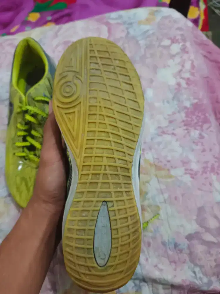 Sepatu bola futsal
