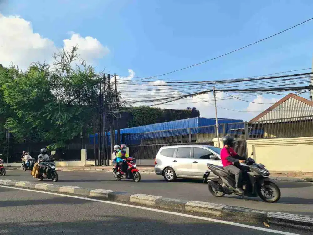 tanah dan bangunan komersil di jalan raya tb simatupang pasar rebo jakarta timur