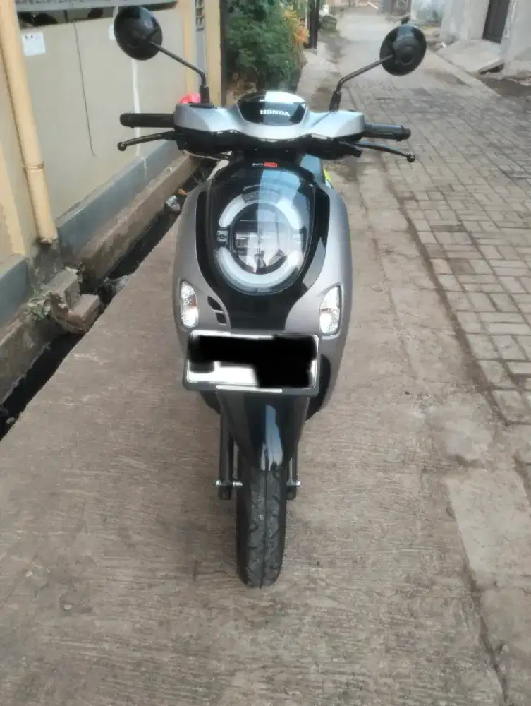 Jual motor honda scoopy silver hitam